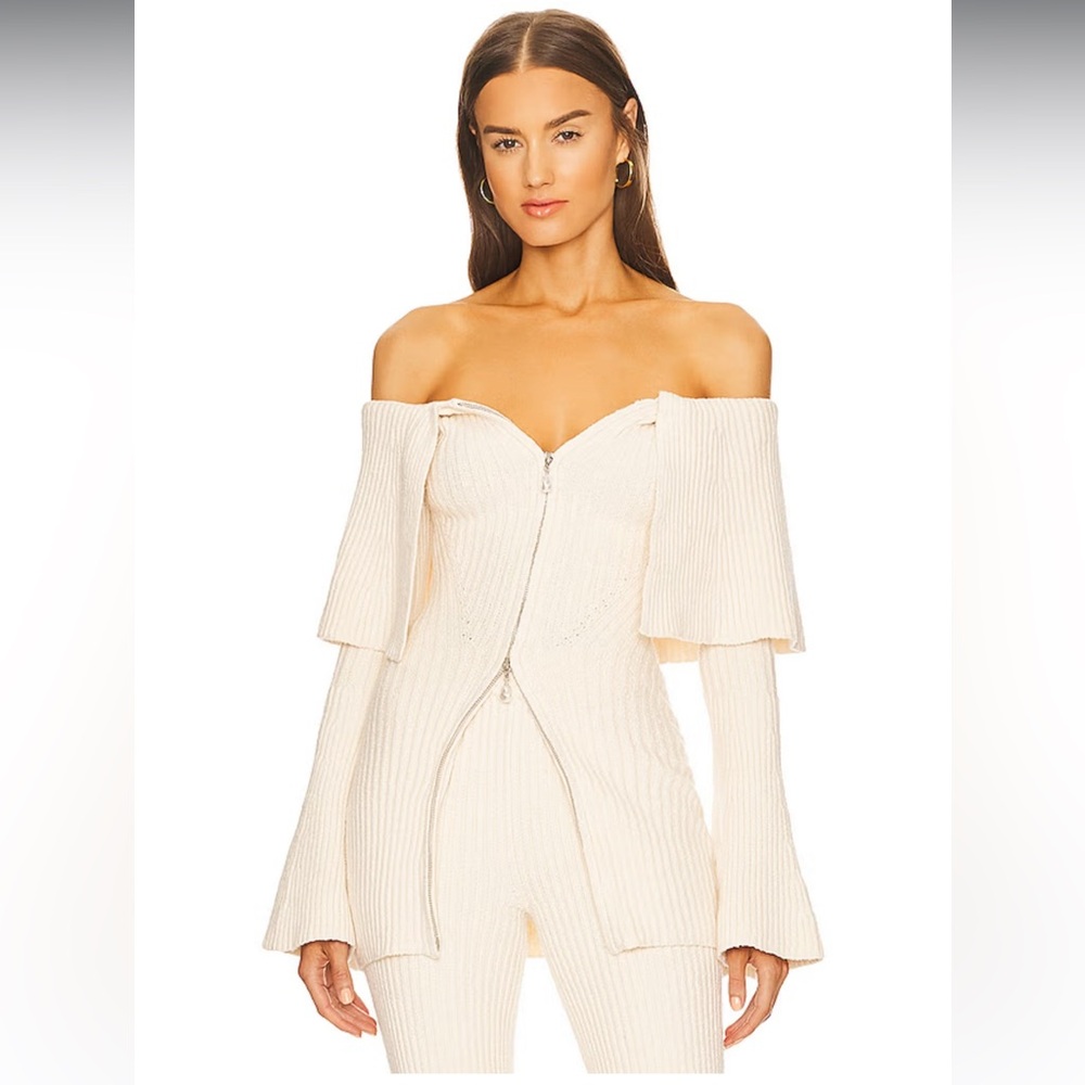 ✨NWOT House of Harlow - Amari Off Shoulder Sweater ✨